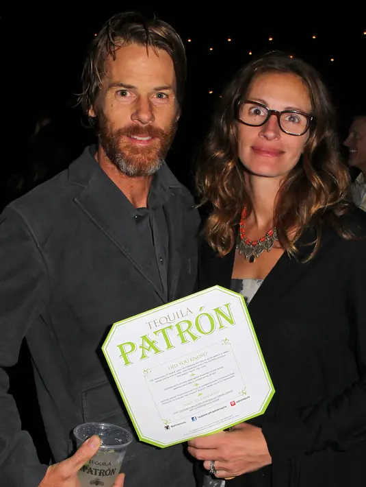 Pengabdian Danny untuk karirnya lebih dari keluarga dan Julia yang diduga menuntut disebutkan sebagai pemicu keretakan hubungan pasangan ini. (AFP/Bintang.com)