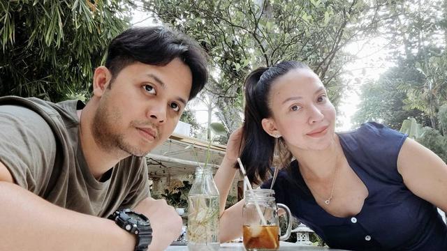 Hamil Anak Pertama, Ini 6 Potret Mesra Karina Nadila dan Suami