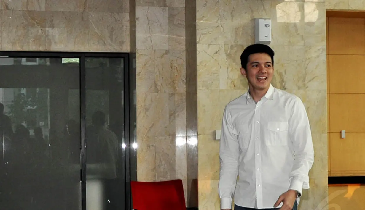 Irwansyah diperiksa KPK untuk tersangka Tubagus Chaeri Wardana alias Wawan terkait kasus tindak pidana pencucian uang (TPPU), Jakarta, Rabu (5/11/2014). (Liputan6.com/Miftahul Hayat)