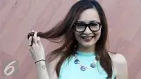 Jadi Janda, Dewi Rezer Laris Manis Didekati Cowok