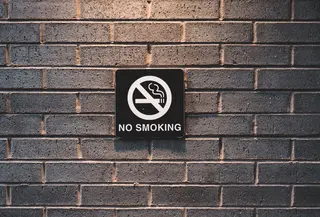 Ilustrasi dilarang merokok. (Photo by JJ Shev on Unsplash)