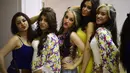 Para peserta audisi Miss Gipsy 2014 Spanyol berpose bersama, Jumat (9/5/2014) (AFP PHOTO / PIERRE-PHILIPPE Marcou)