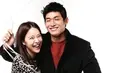 Baek Ji Young jatuh cinta dengan pria yang berumur 10 tahun lebih muda darinya, Jung Suk Won. Walaupun lebih muda, Baek Ji Young mengaku jika suaminya itu sangat bijaksana. (Foto: Soompi.com)