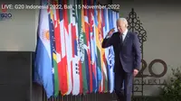 Presiden AS Joe Biden memberikan gesture hormat saat bertemu Jokowi di lokasi KTT G20 Bali, The Apurva Kempinski. (Youtube/Sekretariat Presiden)