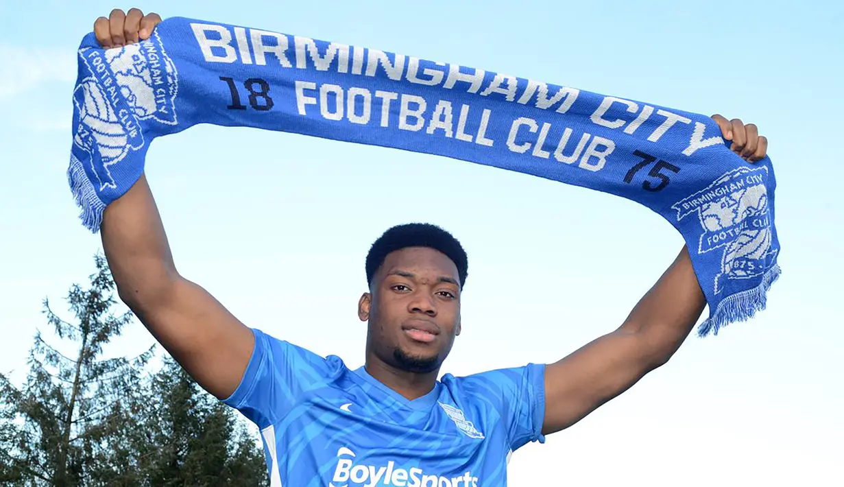 Teden Mengi. Bek tengah Inggris berusia 19 tahun yang telah membela Manchester United selama 2,5 musim dan baru bermain dua kali di tim senior ini dipinjamkan ke klub Championship Birmingham City pada 4 Januari 2022 hingga akhir musim. Ia telah tampil 6 kali sejak dipinjamkan. (birminghammail.co.uk)