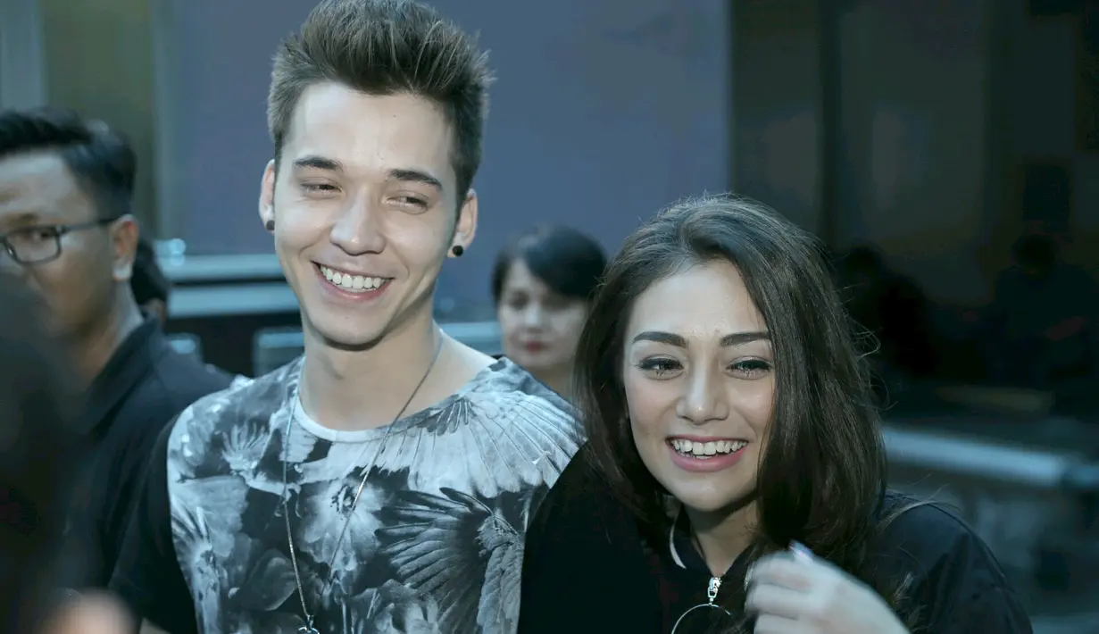 Bertepatan dengan hari Valentine, atau hari kasih sayang, sebuah kado diberikan Stefan pada istri tercintanya Celine Evangelista. Momen spesial hari kasih sayang jatuh pada Selasa (14/2). (Galih W. Satria/Bintang.com)