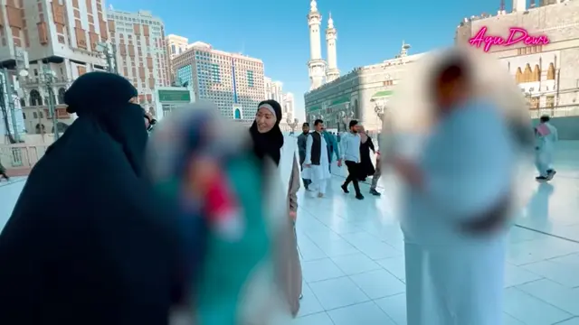 Ayu Dewi dan Regi Datau Bantu Jamaah Asal Indonesia yang Tersesat Lagi, Kali Ini di Mekah