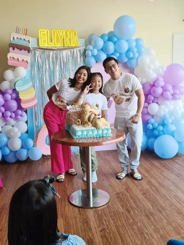Akur Meski Cerai, Ini 7 Kebersamaan Nicky Tirta dan Liza Elly Rayakan Ultah Anak