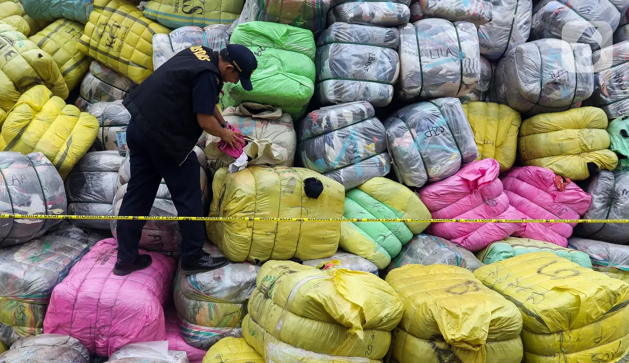 Dengan demikian, harapannya bisa juga memperbaiki sisi hilir atau penjualan kepada konsumen. Tujuannya, kembali untuk berpihak pada produk dalam negeri. (Liputan6.com/Herman Zakharia)