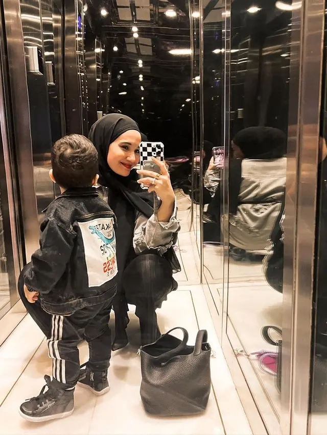 Zaskia Sungkar dan Ukkasya. (Foto: Instagram/zaskiasungkar15)