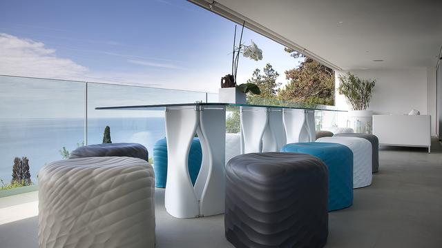 Furnitur Rumah yang Tahan Air dan Bernuansa Alam 