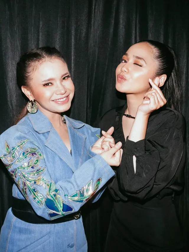 6 Potret Kebersamaaan Syifa Hadju dan Rossa, Disebut Mirip