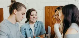 Ilustrasi Interaksi sosial yang menunjukkan pada socialclimber (foto: unsplash)