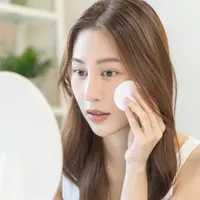 Hydrating toner menjadi salah satu skincare yang tidak boleh dilewatkan/copyright shutterstock/Pormezz