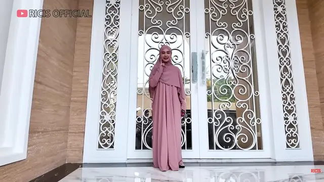 Potret Fasad Depan Rumah Ria Ricis