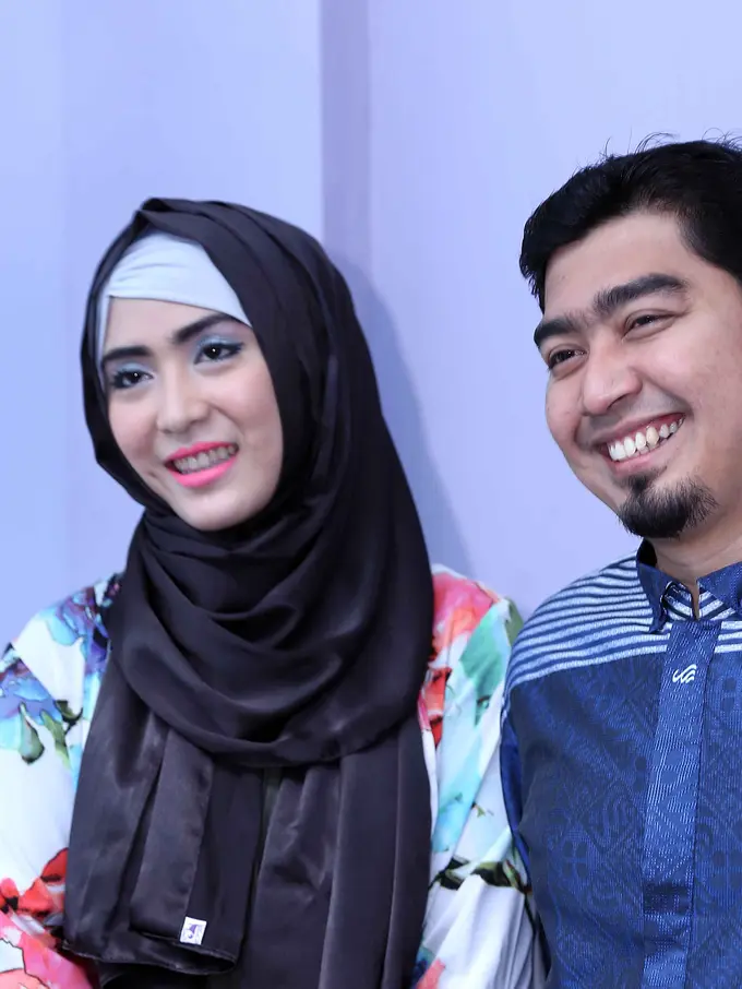[Bintang] Ustaz Solmed dan April Jasmine