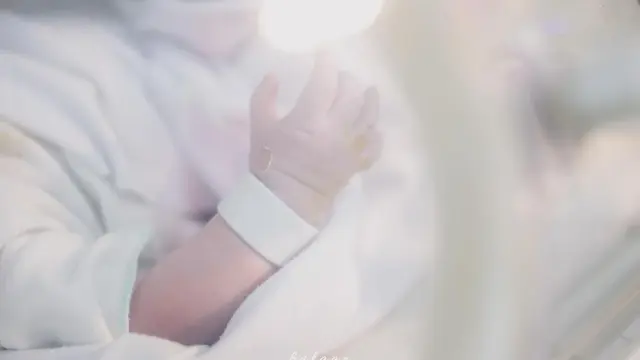 Laura Theux melahirkan (Instagram/laura_theux)