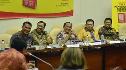 Suasana peluncuran dan diskusi buku 'Tim 9 Membongkar Skandal Century' karya Monang Sinaga di Komplek Parlemen, Jakarta, Rabu (12/11/2014)(Liputan6.com/Andrian M Tunay) 