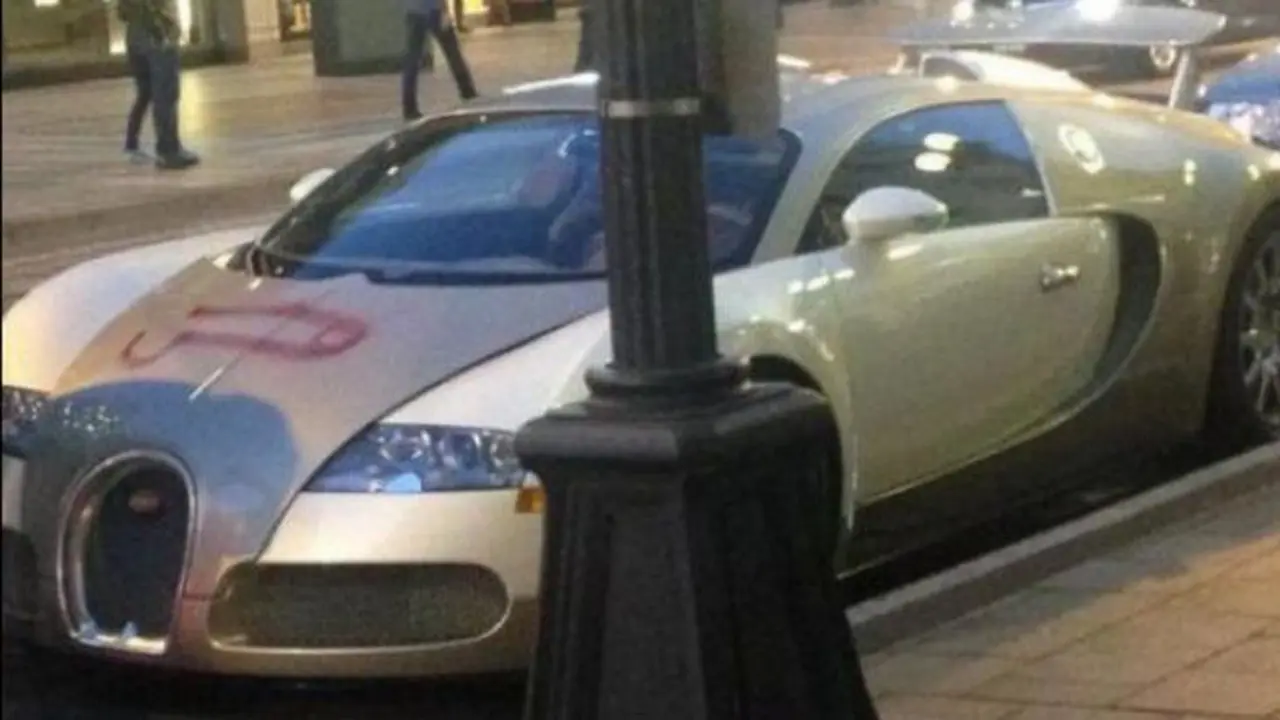 Jadi Korban Vandalisme, Kap Bugatti Digambari Alat Kelamin Pria