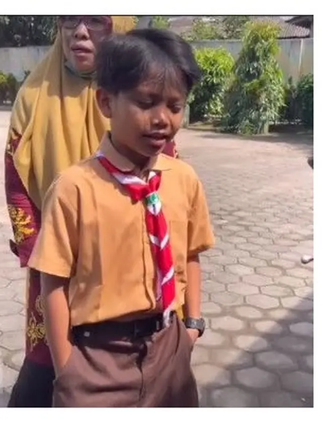 6 Potret Farel Prayoga saat Pakai Seragam Sekolah, Siswa SD Kepundungan 2 Banyuwangi