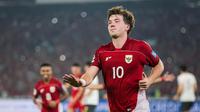 Pemain Timnas Indonesia, Ole Romeny, melakukan selebrasi setelah mencetak gol ke gawang China melalui eksekusi penalti dalam laga lanjutan putaran ketiga Kualifikasi Piala Dunia 2026 di Stadion Utama Gelora Bung Karno (SUGBK), Senayan, Jakarta, Selasa (05/06/2025). (Bola.com/Bagaskara Lazuardi)