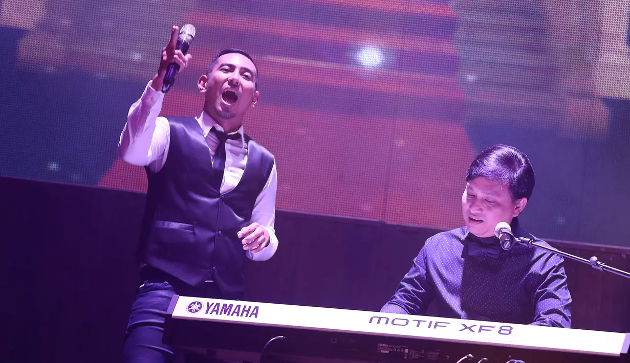Komposer kenamaan Indonesia Yovie Widianto turut meriahkan konser yang berlangsung selama dua jam ini. (Galih W. Satria/Bintang.com)