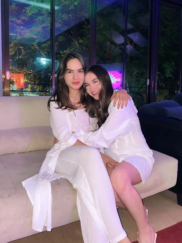 Liburan di New York, Ini 6 Potret Persahabatan Steffi Zamora dan Elina Joerg