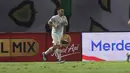 Pemain PSIM Yogyakarta, Ezequiel Vidal setelah mencetak gol kemenakan atas Persebaya Surabaya pada pertandingan pembuka BRI Super League 2025/2026 di Stadion Gelora Bung Tomo, Jumat (08/08/2025) malam WIB. (Bola.com/Abdul Aziz)