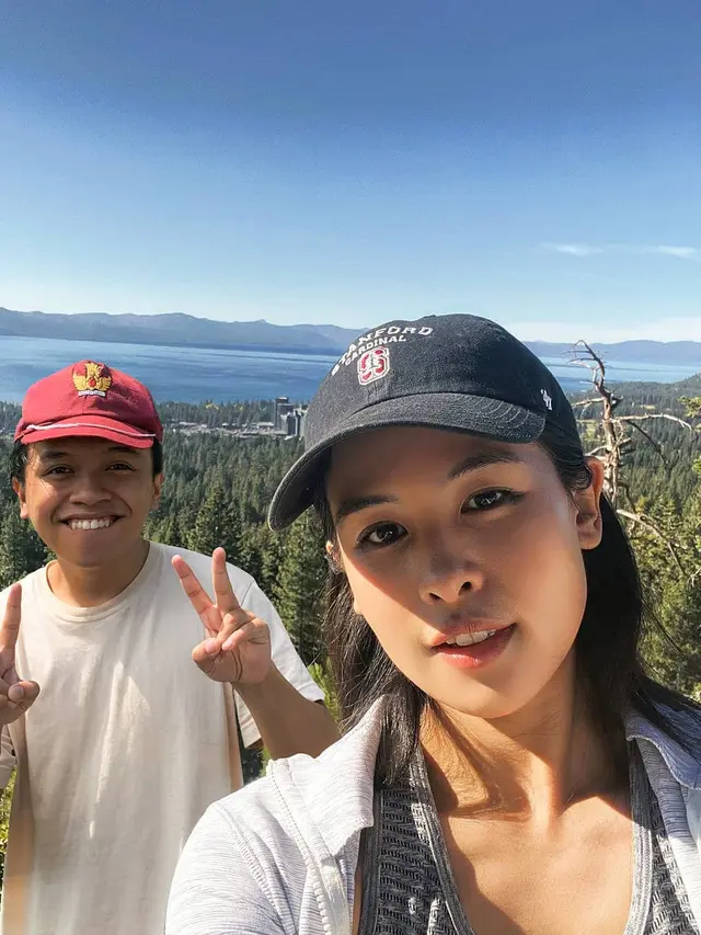 6 Editan Foto Pria Bareng Maudy Ayunda Ini Bikin Ketawa Geli