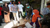 Menteri Kesehatan RI Budi Gunadi Sadikin meninjau pembukaan Gerakan Vaksinasi COVID-19 Masyarakat Kaki Gunung Indonesia di Desa Cimacan, Cianjur Jawa Barat, Sabtu (28/8/2021). (Dok Kementerian Kesehatan RI)