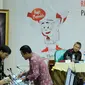 Penjelasan kepada para perwakilan parpol yang hadir di Rapat pleno terbuka rekapitulasi nasional penghitungan suara juga diberikan oleh salah satu anggota KPU, (28/4/2014). (Liputan6.com/Andrian M. Tunay)