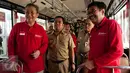 (ka-ki) Plt Gubernur DKI Jakarta Djarot Saiful Hidayat didampingi Walikota Tangerang Arief Rachadiono Wismansyah dan Dirut TransJakarta Budi Kaliwono saat meninjau ujicoba Koridor 13 Transjakarta di Jakarta, Senin (15/5). (Liputan6.com/Gempur M. Surya)