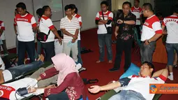 Citizen6, Kendal: Koperasi Simpan Pinjam Sekartama mengadakan dua acara bhakti sosial yaitu donor darah dan anjangsana ke panti asuhan pada, Minggu (26/6). (Pengirim: Aryo Widiyanto)