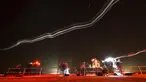 Foto dengan teknik long eksposur menunjukkan para fotografer bekerja dari atap gedung perakitan kendaraan saat roket SpaceX Falcon 9 dengan pesawat ruang angkasa Crew Dragon milik perusahaan tersebut mengosongkan bahan bakar sebelum peluncuran yang telah digosok dari pad 39A untuk misi Crew-6 di Kennedy Space Center NASA di Cape Canaveral, Florida, pada tanggal 27 Februari 2023. (CHANDAN KHANNA/AFP)