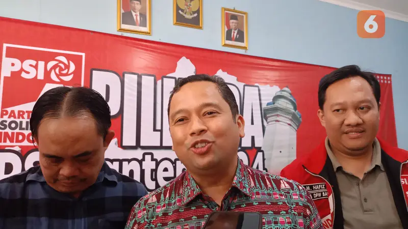 Arief Wismansyah Daftar ke PSI untuk Maju di Pilgub Banten 2024. (Yandhi Deslatama/Liputan6.com). (Selasa, 15/05/2024).