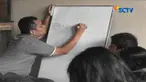 Kebanyakan anak anak yang belajar disini bekerja sebagai pengamen juga pemulung yang sehari hari akrab dengan kehidupan keras Kota Jakarta.