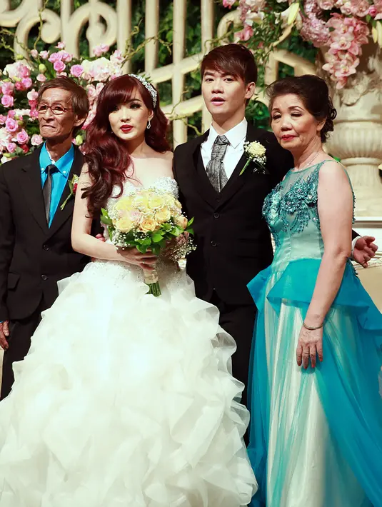 Pasangan serasi ini pun tak menunda soal momongan pasca menikah. Keduanya pun menyerahkan sepenuhnya kepada Yang Maha Kuasa meskipun berharap bisa mendapatkannya tahun depan. (Deki Prayoga/Bintang.com)