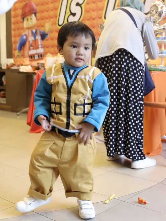 Ditemui di Citra Gran Cibubur, Jatisampurna, Bekasi, Senin (10/4), Anji pun bercerita ia dan istri selalu mengajarkan anak untuk selalu berbagai kepada yang membutuhkan, terutama di hari ulang tahun mereka.(Galih W. Satria/Bintang.com)