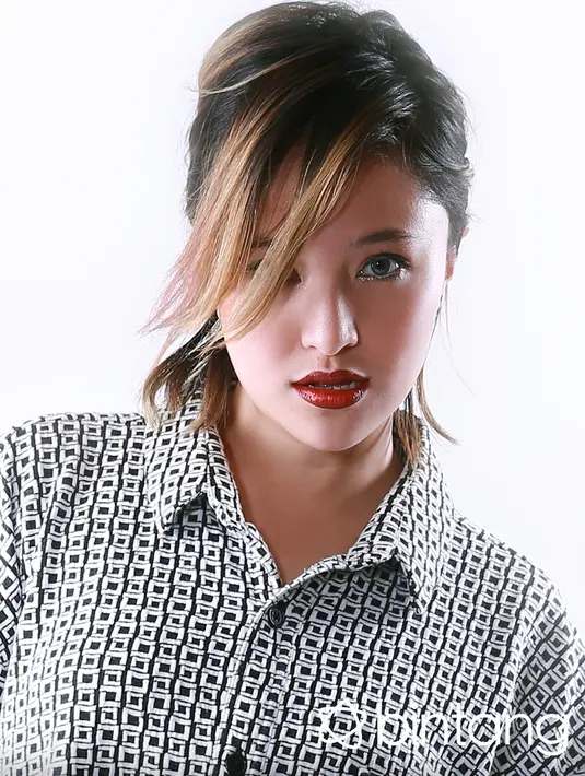 Chaca mengaku bahwa lirik lagunya menyentuh nuraninya. Perempuan 26 tahun itu mengaku sangat menikmati, saat membawakan religi Ampunan-Mu. (Fotografer: Deki Prayoga, Digital Imaging: Muhammad Iqbal Nurfajri/Bintang.com)