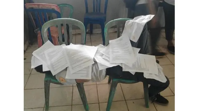 6 Posisi Tidur Murid saat di Kelas Ini Bikin Mikir Keras