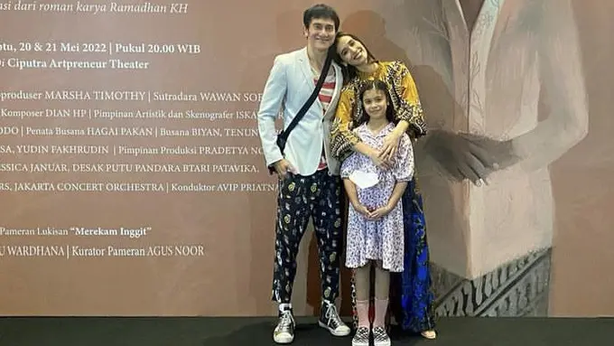 Tampilan Putri Vino G Bastian dan Marsha Timothy