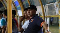 Pelatih Persegres Gresik United, Hanafi. (Bola.com/Muhammad Ginanjar)