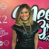 Agnes Monica baru saja kembali dari Amerika. Dalam kesempatan ini ia menyapa para penggemarnya di Mall Ciputra, Jakarta Barat, Sabtu (8/8/2015). (Wimbarsana/Bintang.com)