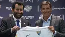 Sheikh Abdullah Al Thani (kiri), seorang anggota keluarga kerajaan Qatar, membeli Malaga pada tahun 2010. Hasilnya, kinerja klub meningkat drastis bahkan mampu mencapai perempatfinal Liga Champions 2012/2013. Namun, Malaga saat ini menurun hingga terdegradasi ke divisi dua. (AFP/Jorge Guerrero)