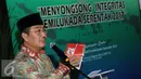 Ketua DKPP, Jimly Asshiddiqie menyampaikan ikhtisar buku yang akan diluncurkan pada perayaan empat tahun DKPP di Jakarta, Senin (13/6/2016). DKPP meluncurkan buku yang merekam jejak Pemilukada Serentak pada 2015 lalu. (Liputan6.com/Helmi Fithriansyah)
