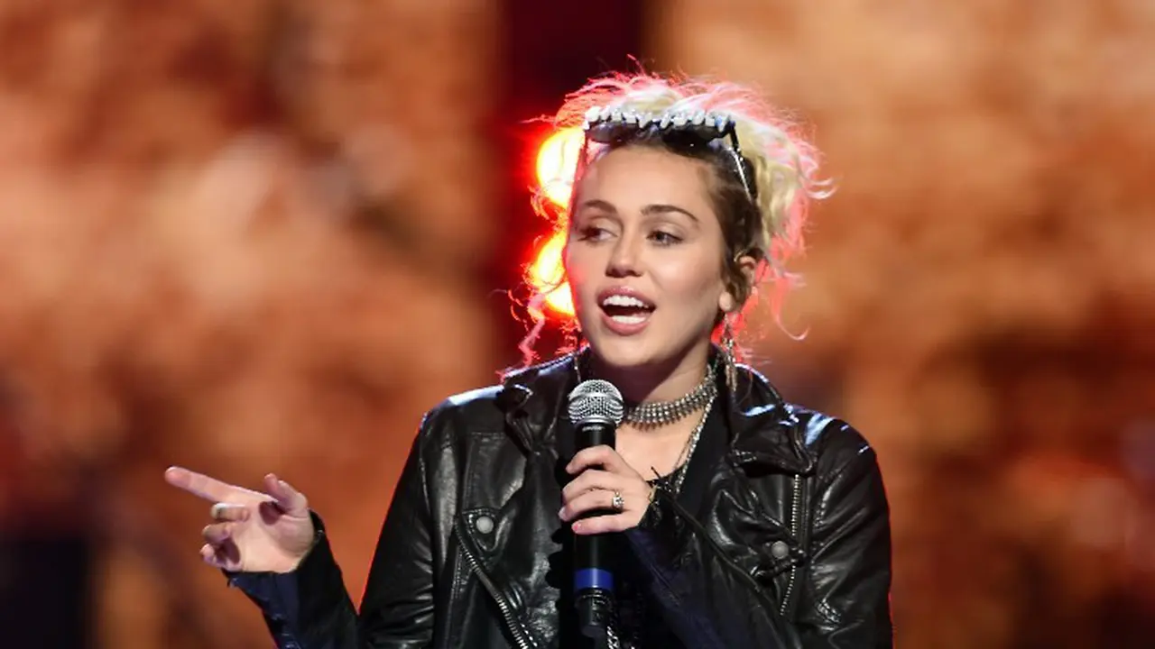 [Bintang] Miley Cyrus