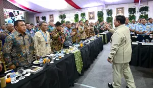 Prabowo Ingin Rekrutmen TNI-Polisi Diubah: Boleh Pakai Kacamata Asal Pintar
