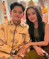 Semenjak dikabar memiliki hubungan spesial, Lyodra dan Randy Martin pun kerap terlihat bersama di setiap momen. Jika biasanya Randy Martin menemani Lyodra manggung, kali Lyodra yang menemani kekasihnya merayakan Imlek. [dok. X]