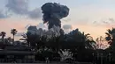 Kepulan asap membubung dari lokasi serangan Israel di Tyre, Lebanon Selatan, pada Kamis 28 Mei 2026. (KAWANT HAJU/AFP)