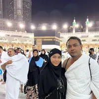 Meisya Siregar dan Bebi Romeo ibadah haji (Instagram/meisya__siregar)